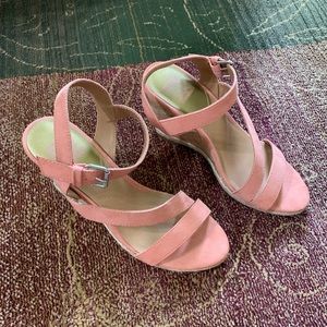 Soft Pink DV8 wedges NWOT